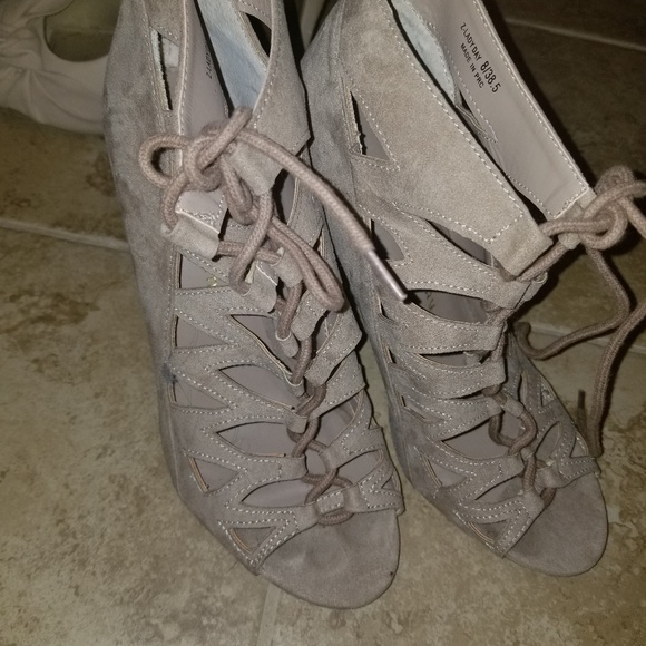 Heels - Picture 2 of 2